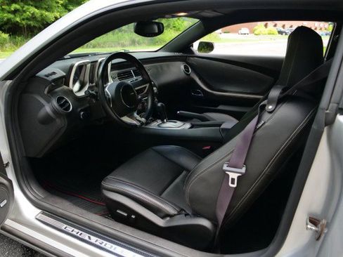 Used 2010 Chevrolet Camaro SS RWD image 27