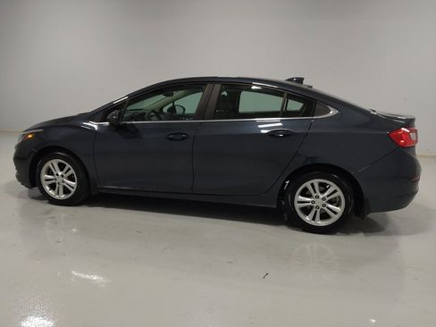 Used 2017 Chevrolet Cruze LT image 3
