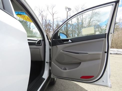 Used 2020 Hyundai Tucson SE image 12