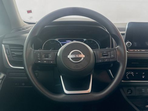 Used 2024 Nissan Rogue S image 18