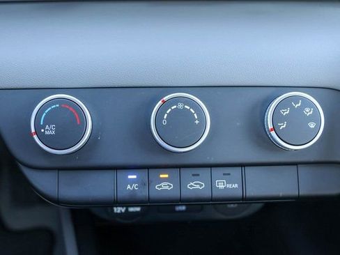 New 2026 Hyundai Elantra SE image 18