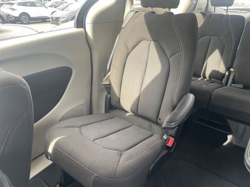 Used 2023 Chrysler Voyager LX image 40