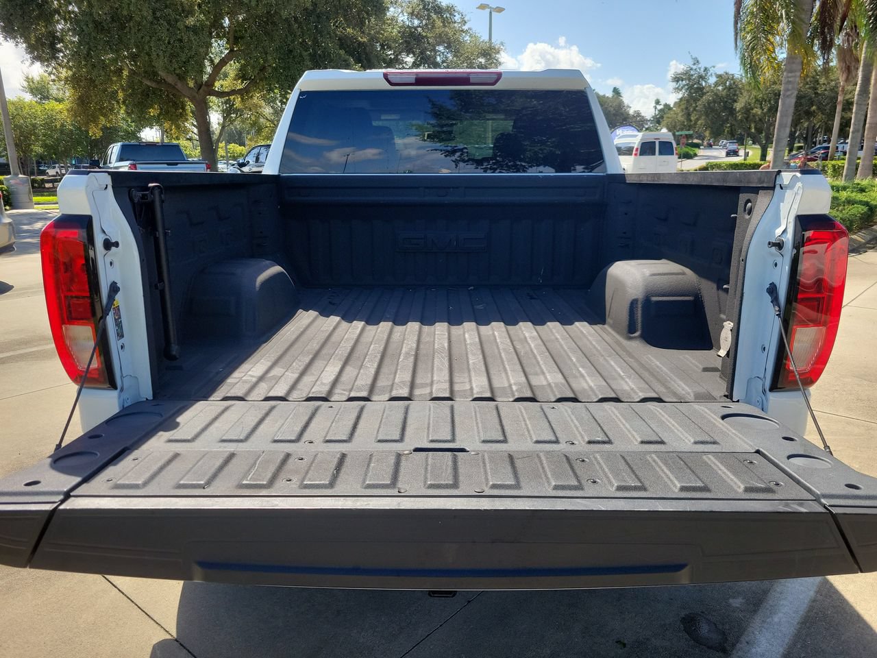 Certified 2023 GMC Sierra 1500 Elevation RWD image 8