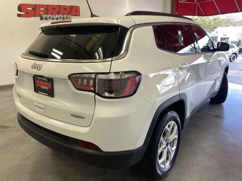 Used 2025 Jeep Compass Latitude image 3