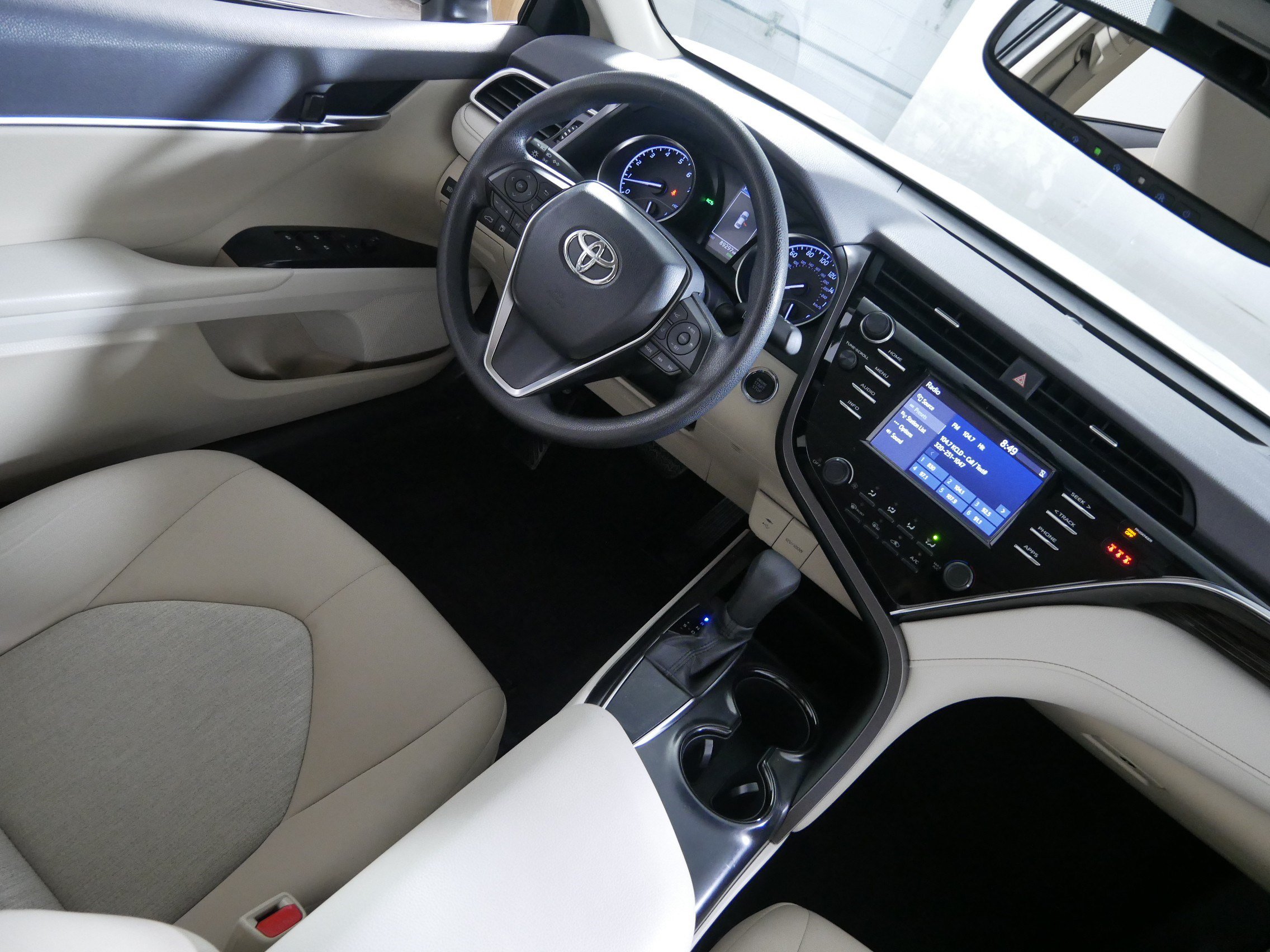 Used 2018 Toyota Camry LE w/ Convenience Package FWD image 9