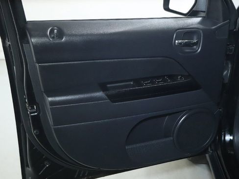 Used 2016 Jeep Patriot Sport w/ Power Value Group AWD/4WD image 15