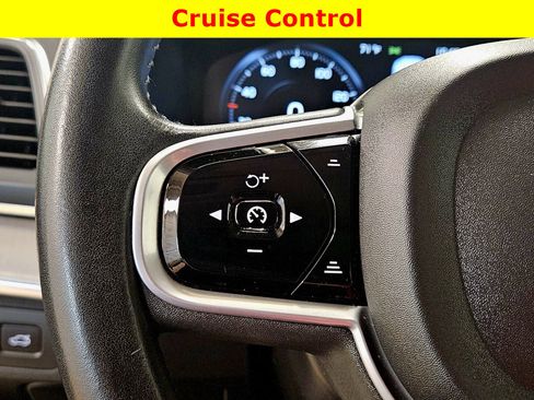 Used 2021 Volvo XC90 T5 Momentum image 33