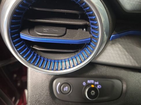 Used 2024 Chevrolet Trax LT w/ Driver Confidence Package image 28