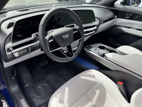 Used 2024 Cadillac Lyriq Luxury AWD/4WD image 16