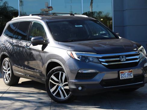 Used 2017 Honda Pilot Touring image 1