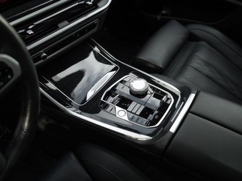 Used 2025 BMW X7 M60i w/ Executive Package image 23