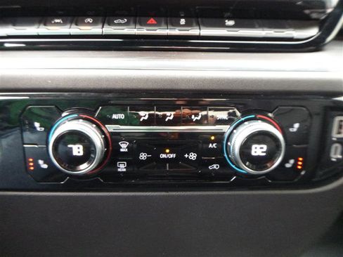 Used 2024 GMC Sierra 1500 SLT image 17