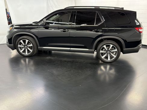 Certified 2023 Honda Pilot Touring image 2