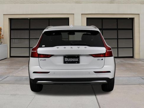 New 2026 Volvo V60 B5 Cross Country Plus w/ Climate Package AWD/4WD image 4