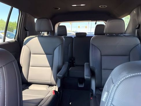 Used 2026 Chevrolet Traverse LT AWD/4WD image 16