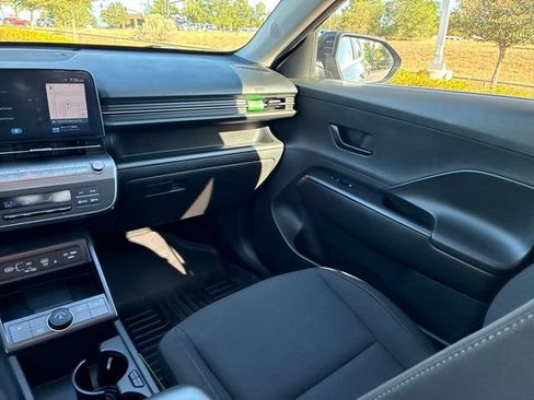 Used 2025 Hyundai Kona SEL AWD/4WD image 25