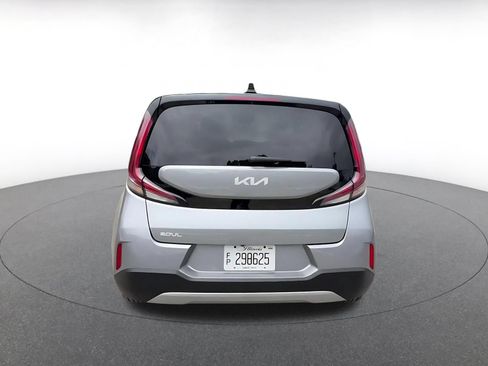 Used 2025 Kia Soul LX w/ LX Technology Package FWD image 12