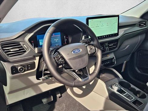 New 2026 Ford Escape SE FWD image 3