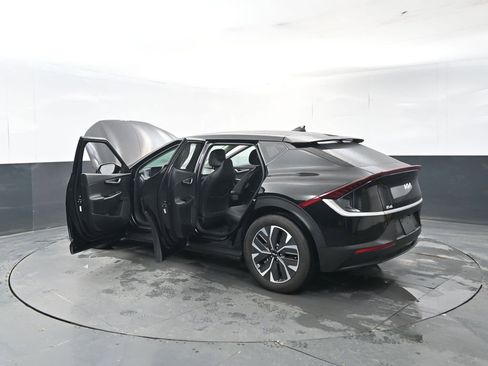 Used 2024 Kia EV6 Light image 29