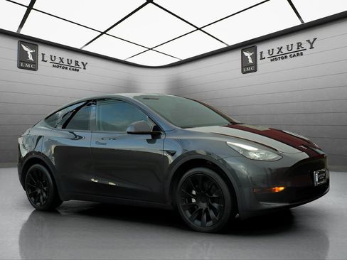 Used 2024 Tesla Model Y Long Range image 1