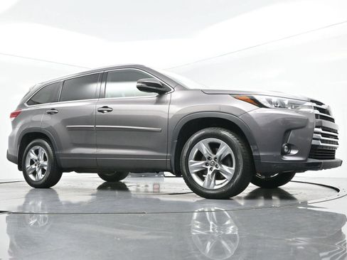 Used 2019 Toyota Highlander Limited AWD/4WD image 53