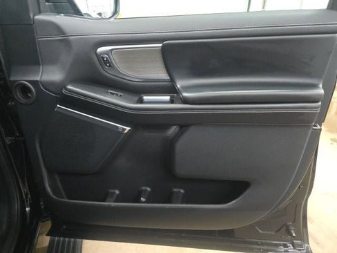 Used 2025 Ford Expedition Platinum AWD/4WD image 6