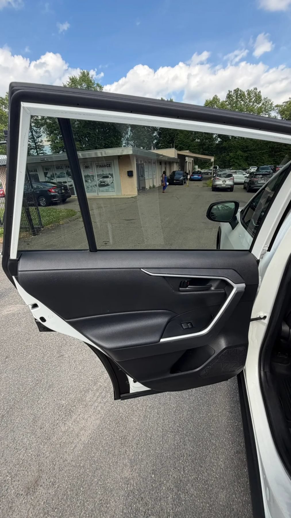 Used 2021 Toyota RAV4 LE AWD/4WD image 19