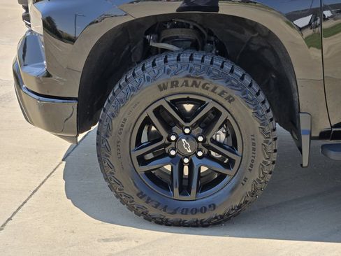 Certified 2024 Chevrolet Silverado 1500 Custom Trail Boss w/ LPO, Dark Essentials Package AWD/4WD image 11