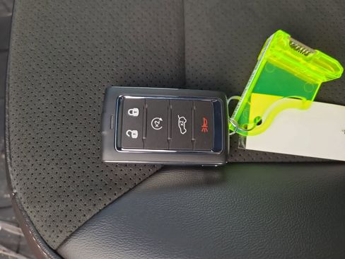 New 2025 Jeep Grand Cherokee L Altitude image 28