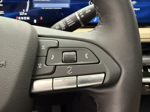 Used 2024 Cadillac XT4 Luxury w/ Cold Weather Package FWD image 16