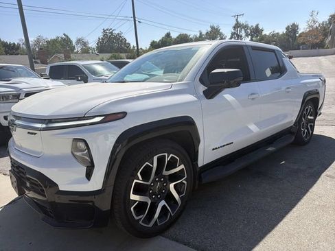 Used 2025 Chevrolet Silverado EV RST AWD/4WD image 2