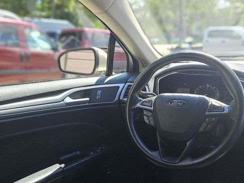 Used 2019 Ford Fusion SE FWD image 15