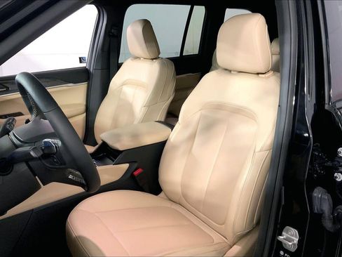 Used 2025 Jeep Grand Cherokee Limited AWD/4WD image 22