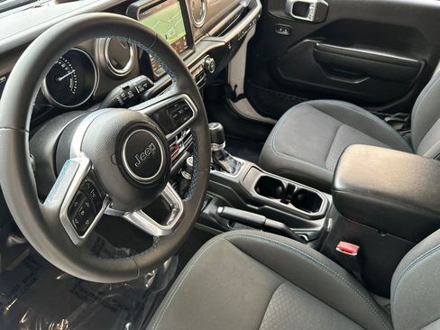 Used 2023 Jeep Wrangler Unlimited Rubicon 4xe image 10