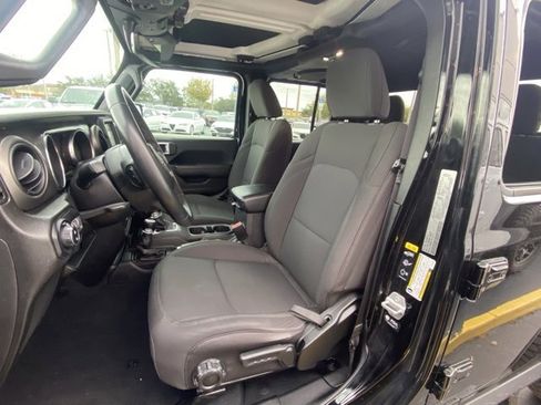 Used 2022 Jeep Gladiator Willys image 13