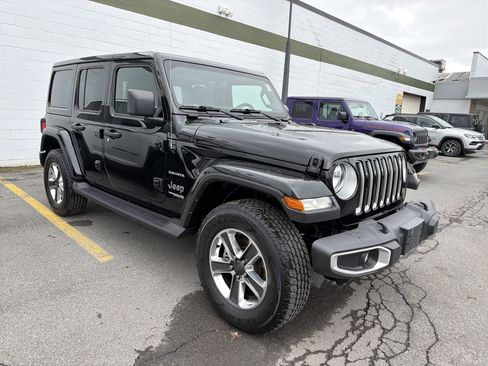 Used 2022 Jeep Wrangler Unlimited Sahara w/ Cold Weather Group image 2