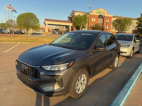 Used 2025 Ford Escape Active w/ Cold Weather Package image 4