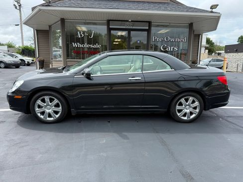 Used 2010 Chrysler Sebring Limited FWD image 2
