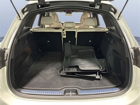Used 2025 Mercedes-Benz GLC 300 4MATIC image 11