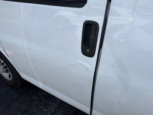 Used 2014 Chevrolet Express 2500 RWD image 8