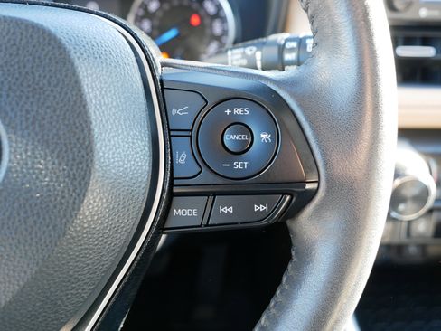 Used 2021 Toyota RAV4 XLE Premium image 30