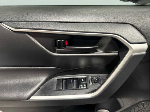 Used 2022 Toyota RAV4 LE image 10