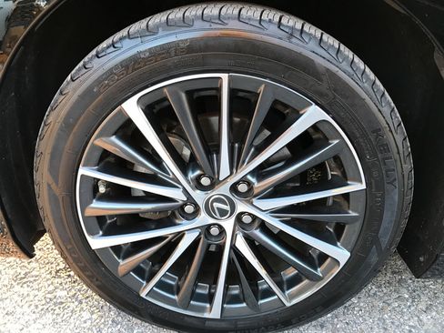 Used 2023 Lexus ES 300h w/ Premium Package image 11