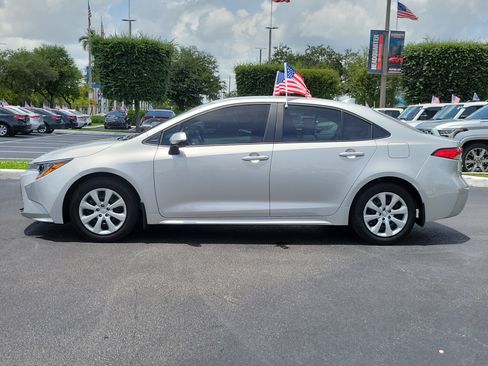 Used 2025 Toyota Corolla LE FWD image 7