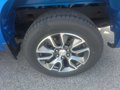 Used 2023 Chevrolet Silverado 1500 LT AWD/4WD image 4