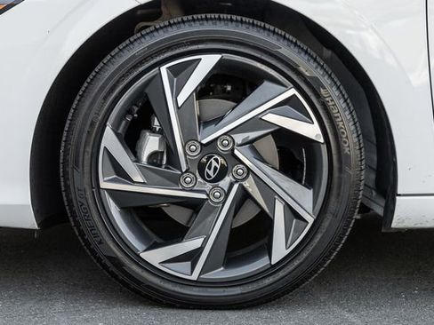 Used 2024 Hyundai Elantra Limited image 14