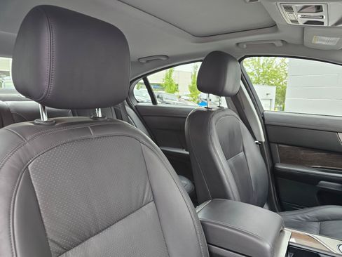 Used 2009 Jaguar XF Premium RWD image 11