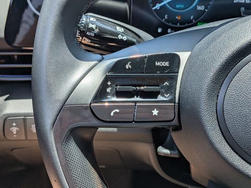 Used 2025 Hyundai Elantra SEL FWD image 24