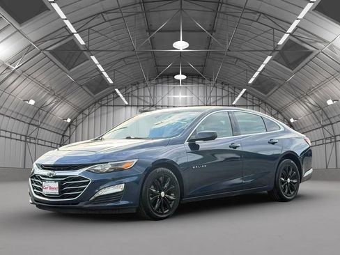 Used 2019 Chevrolet Malibu LT w/ Driver Confidence Package II FWD image 3