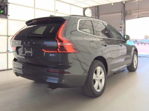 Used 2022 Volvo XC60 B5 Momentum AWD/4WD image 4